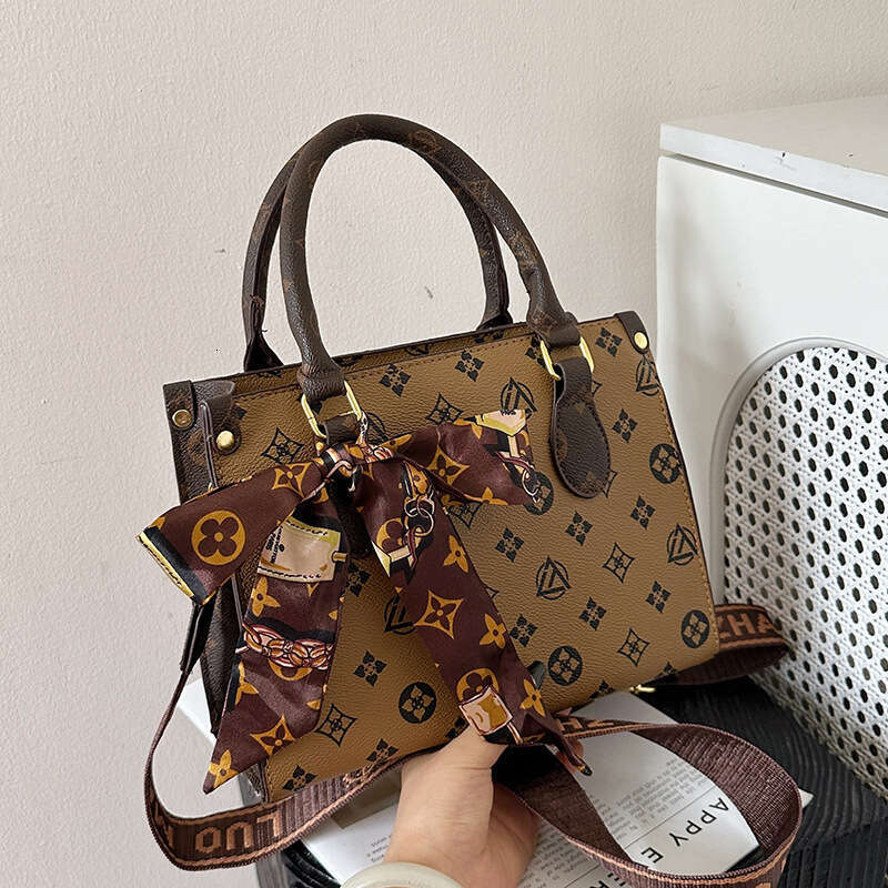 Designer bag Fashionable Vintage Handbag New High-end 2025 Commuter Shoulder Tote Crossbody Bag for Women