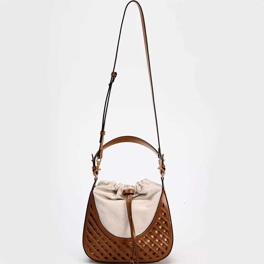 Designer bag Fiable Autumn and Winter Woven Hollow Shoder Crossbody Bag Versatile Travel Ctrast Color Large Capacity Canvas Y251029