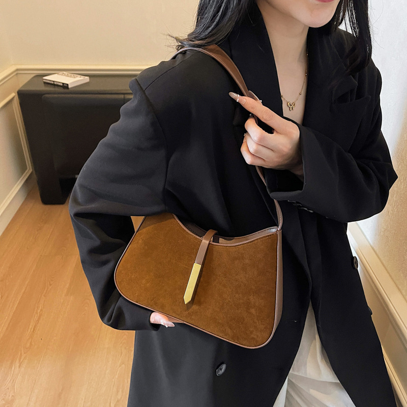 New retro women's velvet bread simple casual commuting shoulder bag texture trendy armpit bag versatile luxury designer bag
