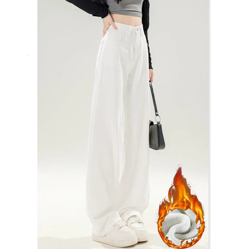 Winter Female Korean High Waist Plush Thermal Jeans Girls Snow Warm White Straight Leg Pants Lady Classic Fleece Denim Trousers 251029