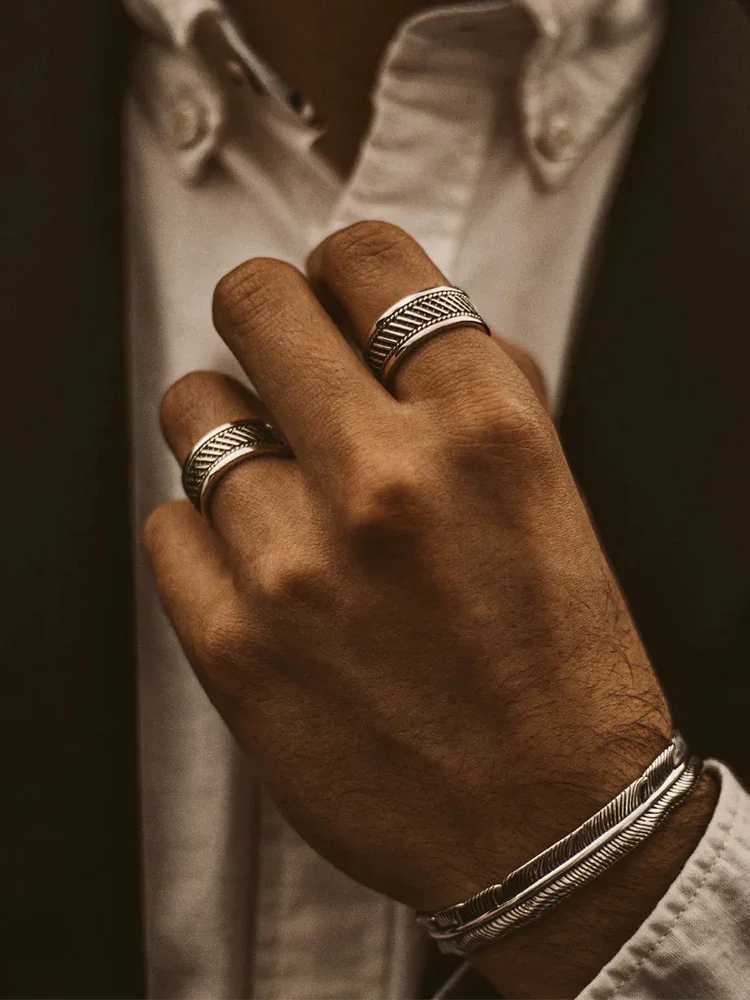 New Silver Color Fashionable and Simple Retro Mens Ring Unique Design Trendy and Versatile High End Sense JewelryW251030