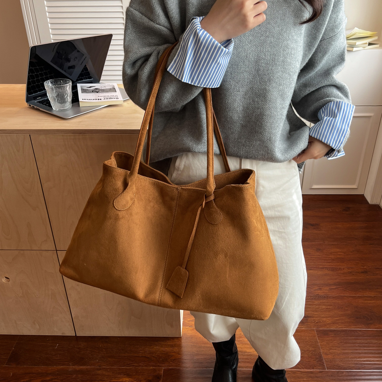 New Trendy Velvet Bag with Premium Velvet Solid Color Fashion Single Shoulder Large Capacity Retro Handbag Versatile Luxury Designer Bag