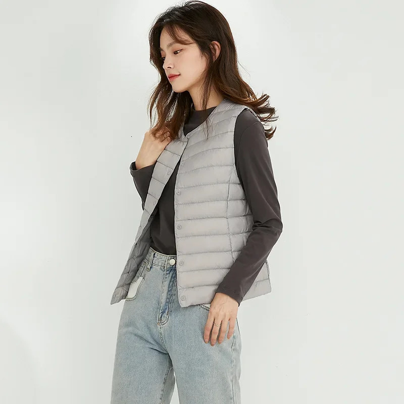 90 Matt Fabric Womens Warm Vests Ultra Light Down Vest Women Two Ways Waistcoat Portable Warm Sleeveless Winter Liner 251024