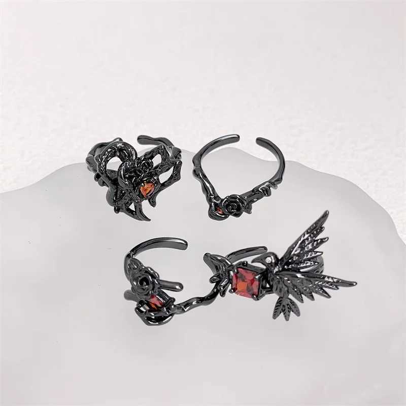 2025 TrenDY Game And Deepspace Sylus Cosplay Black Crow Rings Jewelry Punk Charm Hip Hop AccESSories Halloween PropW251030