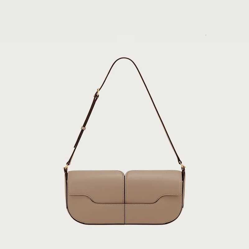 Designer bag Niche autumn and winter cmuting singleshoder underarm bag cowhide handbag casual and simple handheld baguette bag Y251029