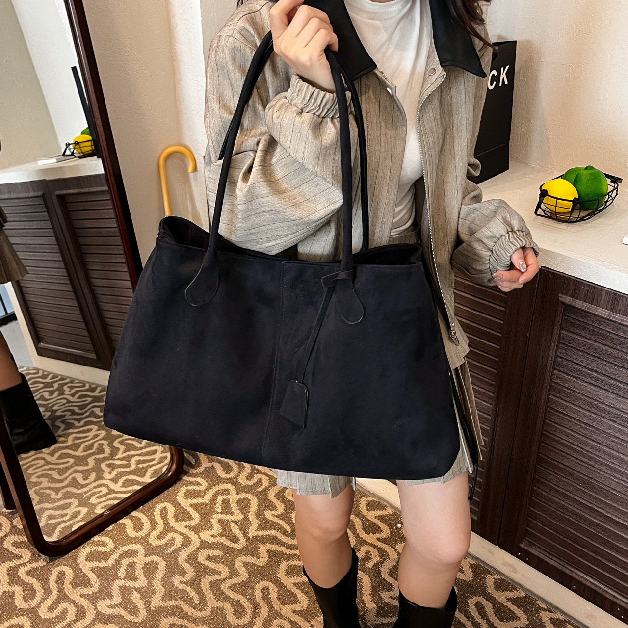 New Trendy Velvet Bag with Premium Velvet Solid Color Fashion Single Shoulder Large Capacity Retro Handbag Versatile Luxury Designer Bag