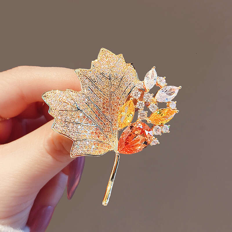 High-end Hollow Crystal for Women, Premium Rhinestone Maple Leaf Brooch Pin, Clothing Accessory