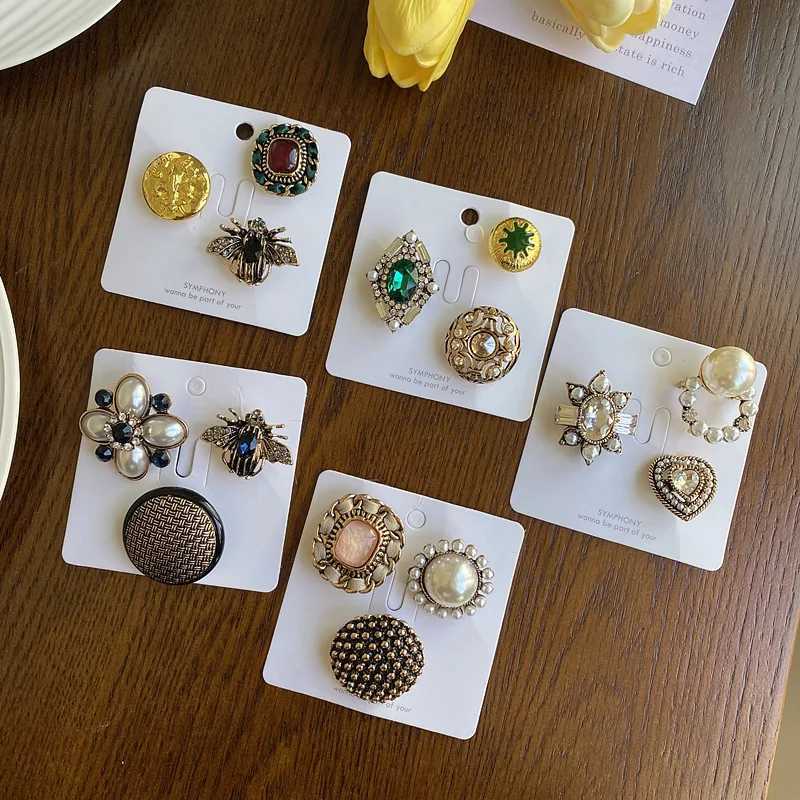 Vintage Palace Crown Cross Pearl Crystal Brooch Lapel Pins For Women Girls Classic Elegant Office Suit Coat Brooches Badges Gift Y251029