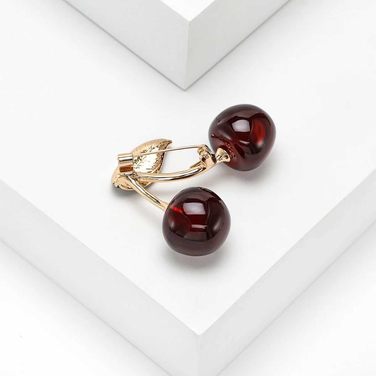 Enamel Tasty Cherry Brooches for Women Unisex Fruit Plant Pins Banquet Party Backpack Gifts Jewelry Accessories Y251029