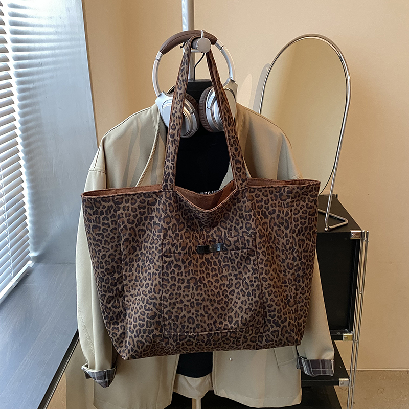 Summer women's fashionable large capacity synthetic leather handbag, casual simple classic work shoulder bag, popular college student lightweight