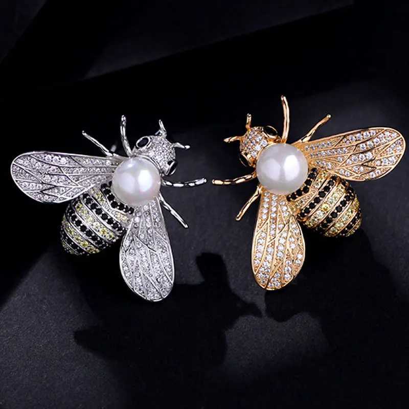 Famous Brand Design Insect Series Brooch Women Delicate Little Bee Brooches Crystal Rhinestone Pin Brooch Jewelry Gifts For Girl Y251029