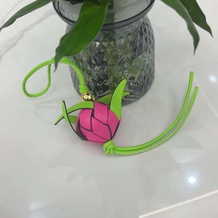 Red Hot Genuine Leather Dragon Fruit Bag Pendant Fashionable Versatile Handbag with Peach Element