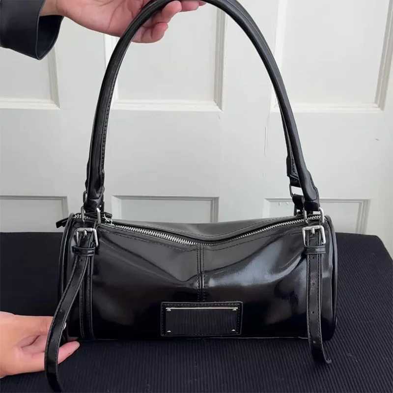 Designer bag Brand Buckle Strap Shoder Bag Simple Ladies Handbag Large Capacity Black Cmuter Tote Bag Trend Waxed Leather Wen Bag Y251029