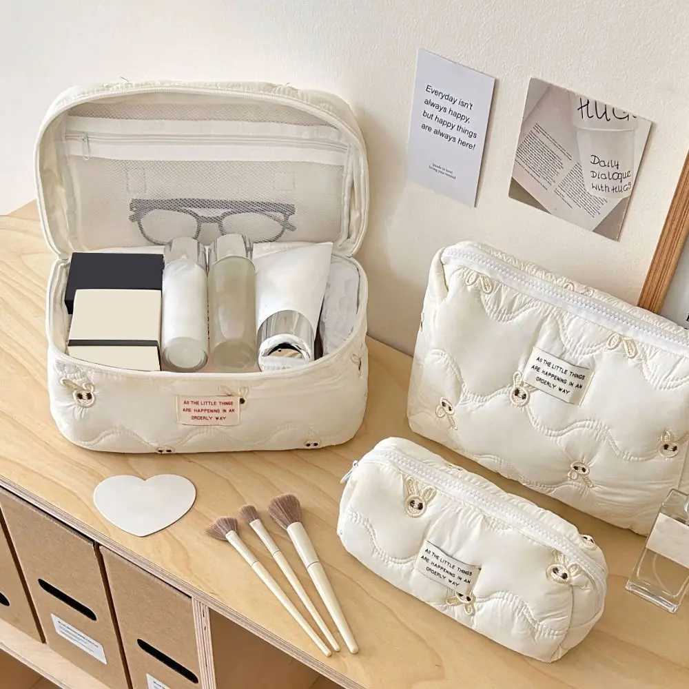 High Quality Embroidery Makeup Bag Storage Bag Large Capacity Cosmetic Bag Portable Travel Organizer Toiletry Fashion Washbag J251115
