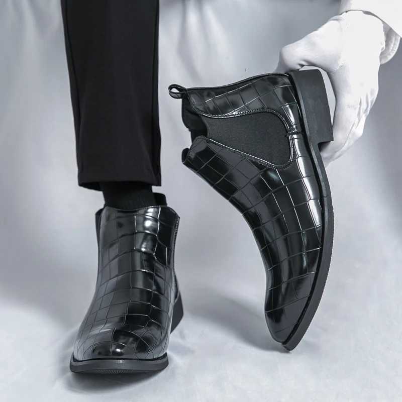 Hightop Chelsea boots for autumn and winter British style crocodile print riding boots for men casual leather shoes for men Z251029