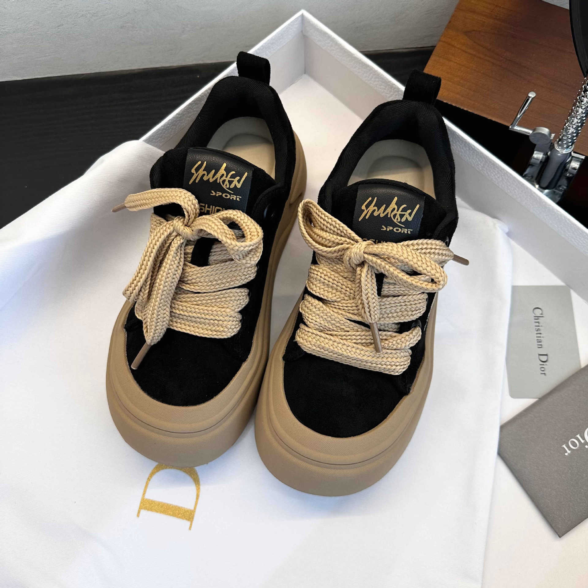 Board shoes women's autumn and winter thickened Maillard American retro style new versatile casual ins niche soft-soled sneakers