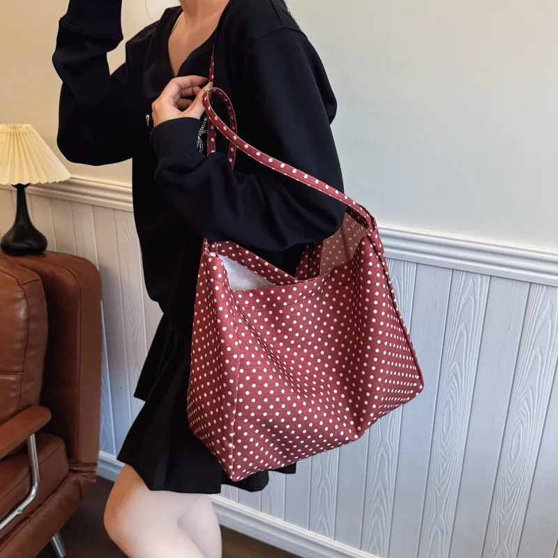 Large Capacity Fashion Dot Women Shoulder Bags Casual Versatile Ladies Underarm Bag Tote Class Shopping Handbags 251029