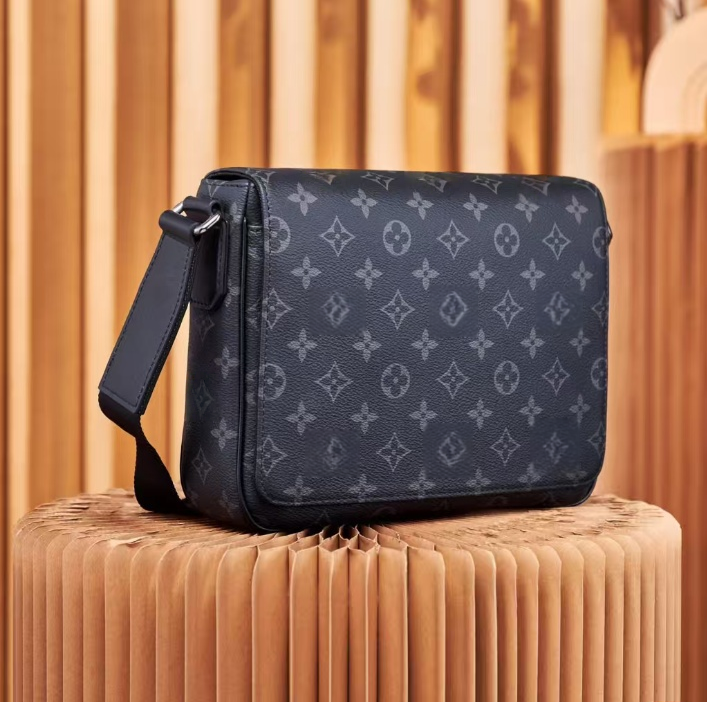 Top Quality New Men Crossbody Shoulder Bag styles Various sizes handbag luxurys designers bags pochette Multiple pockets fashion Messenger bag sale Hot