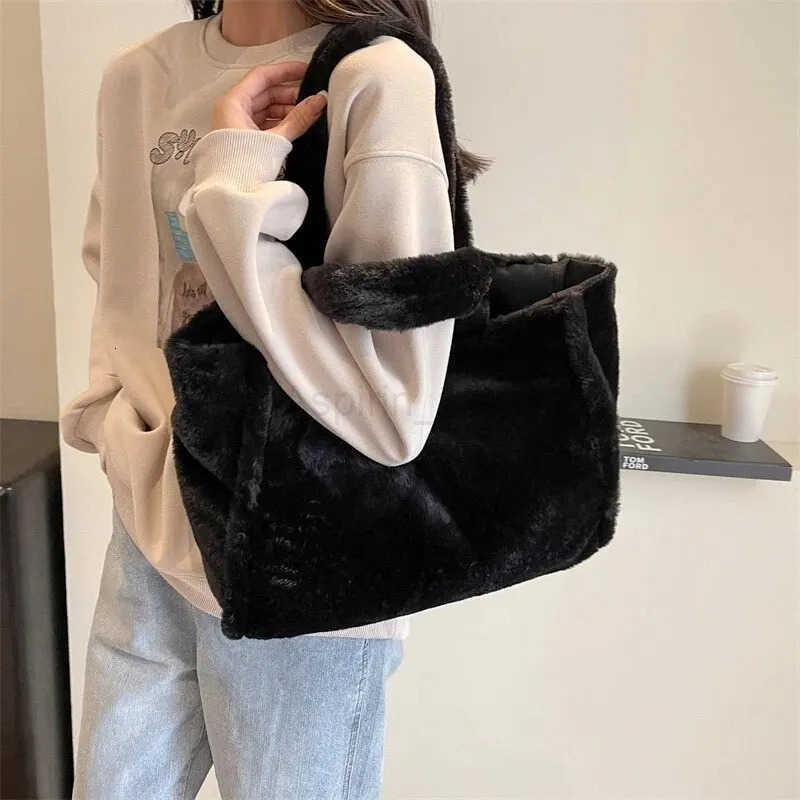 Women Tote Bag Fluffy Faux Fur Handbags Large Capacity Shopping Shoulder Bag Furry Clutch Plush Handbag Cute Winter Christmas M251030