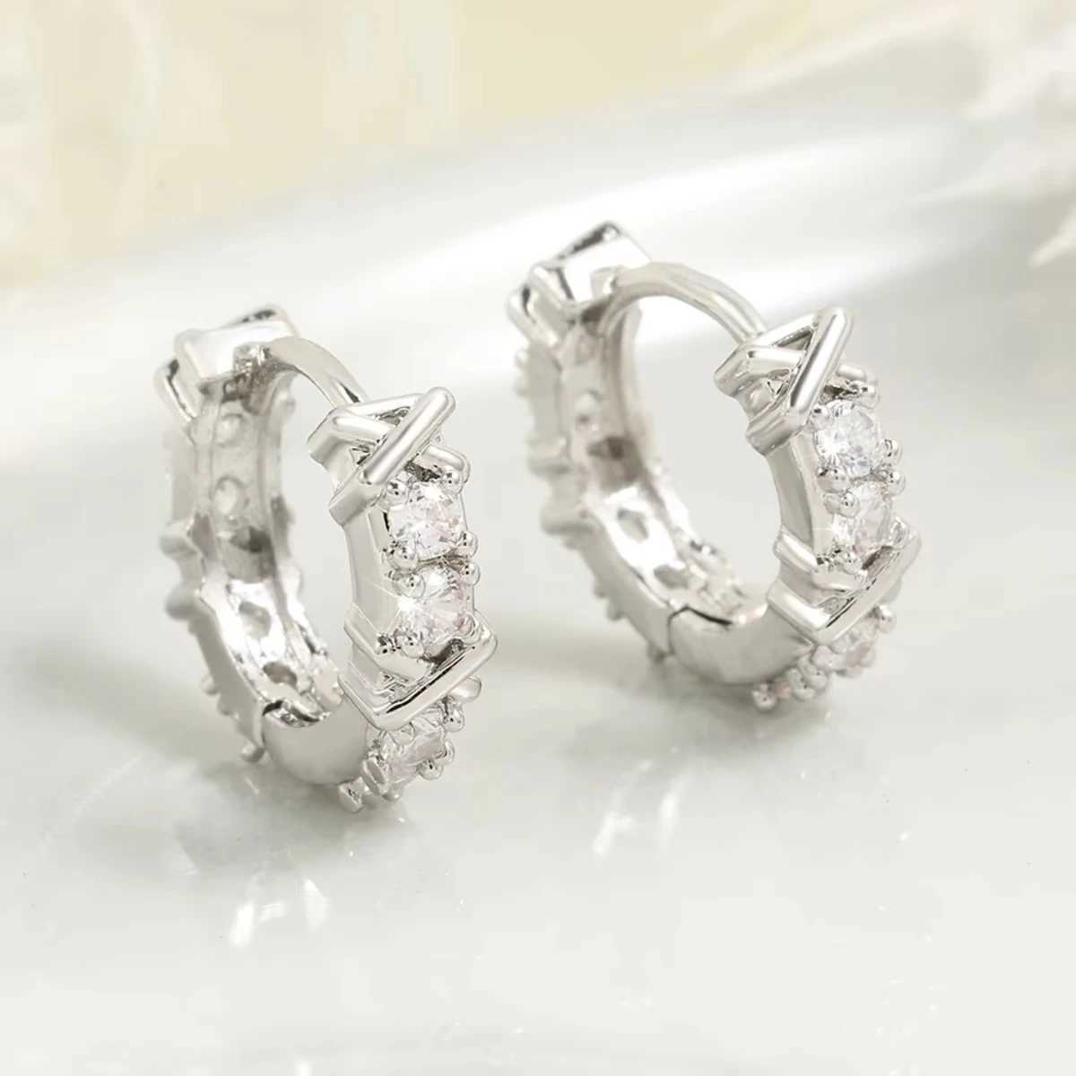Korean Fashion Simple Zircon Hoop Earrings For Woman Exquisite Small Circle Earring Ladies Party AccESSoriesW251030