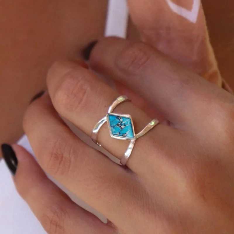 Huitan Women Geometric Rings with Rhombic Stone Sticker Design Bohemia Lady Accessories Silver Color Temperament Female JewelryW251030