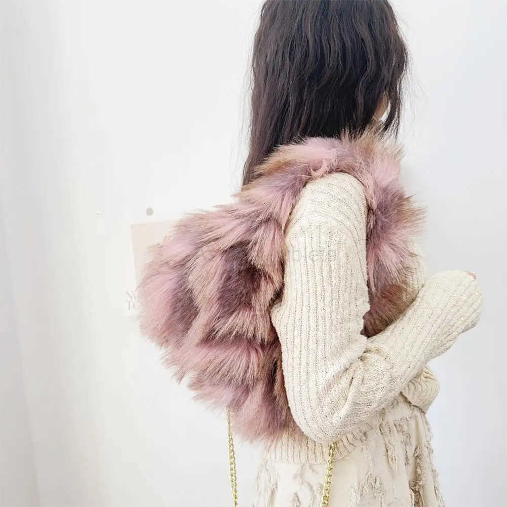 Fuzzy Shoulder Bag Ladies Faux Fur Crossbody Bag Shaggy Fluffy Handbag with Chain Shoulder Strap for Travel Work Shopping Dates M251030