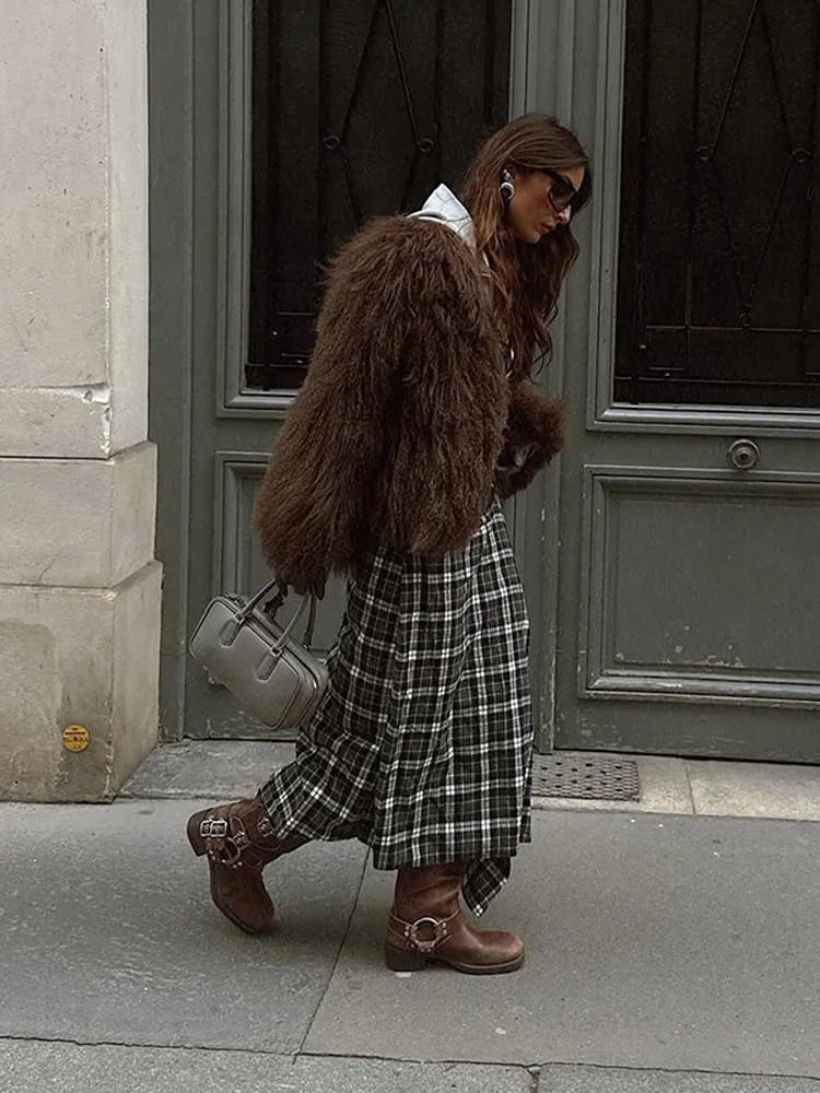 Fashion Solid Plush Faux Fur Coat Women Elegant Warm Long Sleeves Loose Jacket Lady Winter Chic High Street Outerwear 251028
