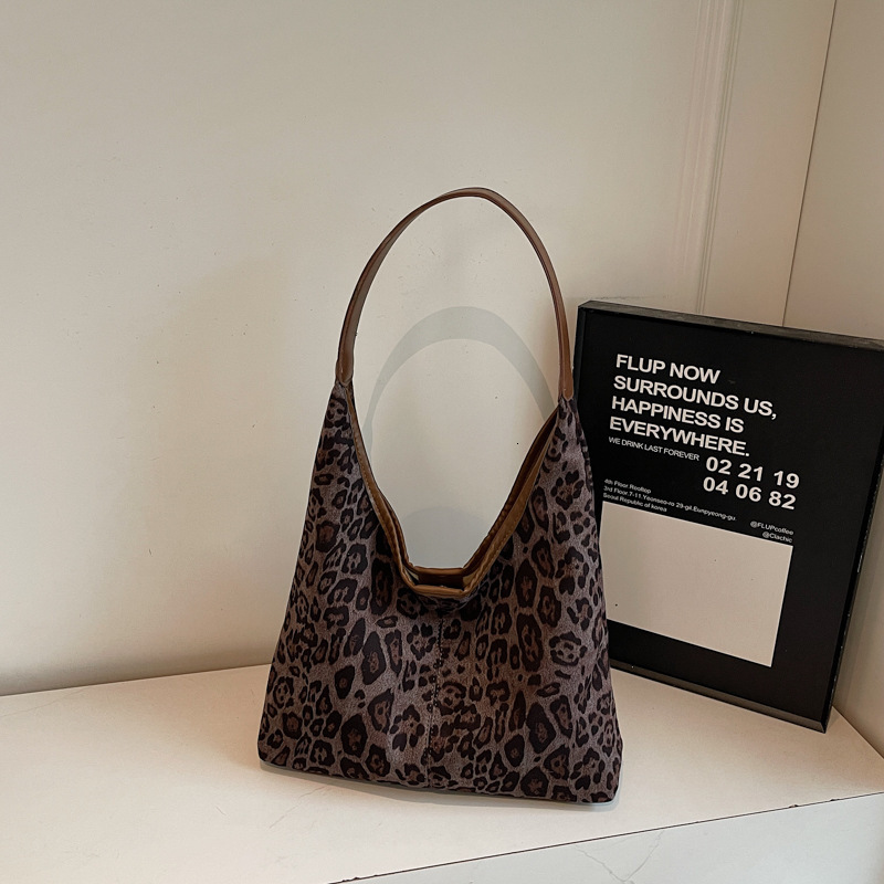 New popular women's suede casual handbag Korean style niche fashion retro shoulder bag fashion trend popular designer bag