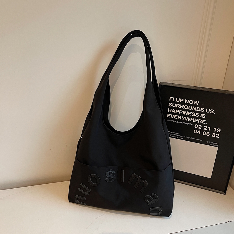 Summer women's fashionable large capacity synthetic leather handbag, casual simple classic work shoulder bag, popular college student fashion cro