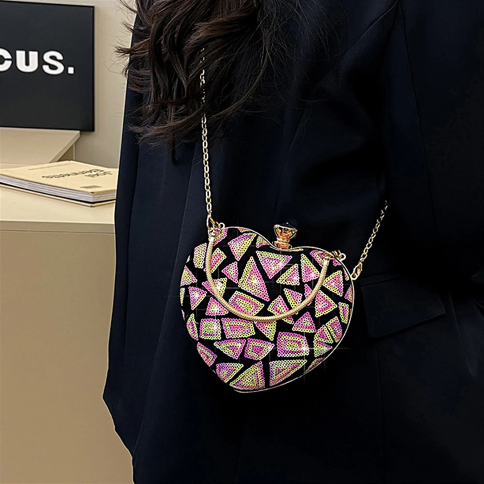 Elegant Rhinestone Embellished Heart Shaped Clutch Purse with Detachable Chain Strap for Women s Evening Party 251023