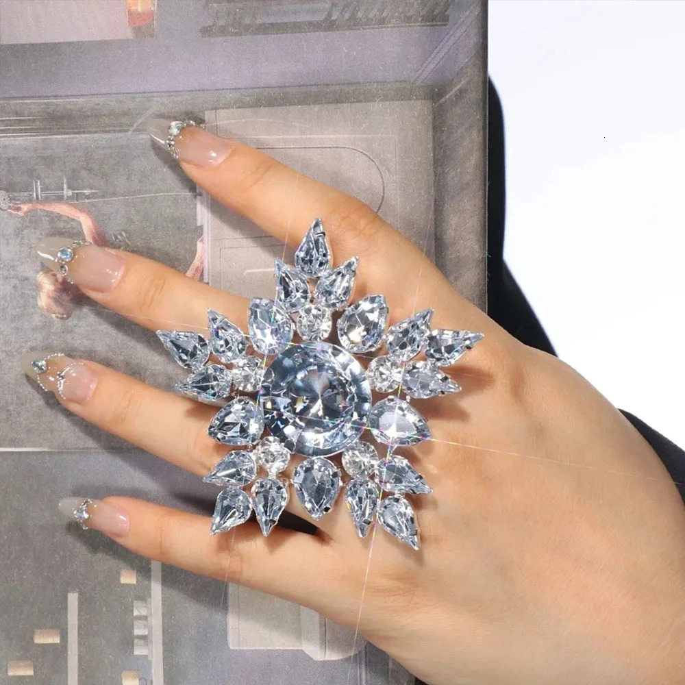 Stonefans Snowflake Exaggerate Finger Ring Wedding Hand Accessories Elegant Women Round Rhinestone Open Ring Jewelry Bridal 251023