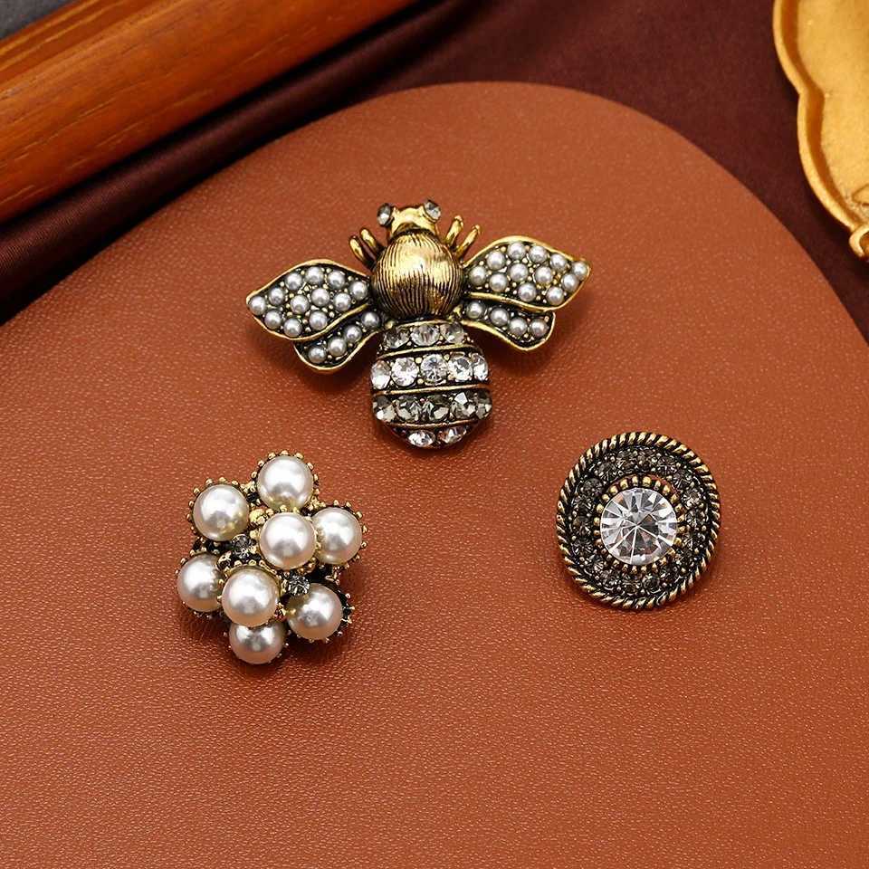 Fashion Vintage Baroque Crsytal Cross Chains Brooches For Women Men Rhinestone Classic Badges Accessories Party Banquet Jewelry Y251029