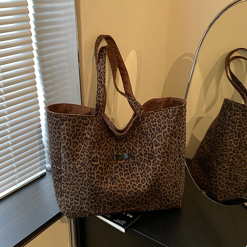 Summer women's fashionable large capacity synthetic leather handbag, casual simple classic work shoulder bag, popular college student lightweight