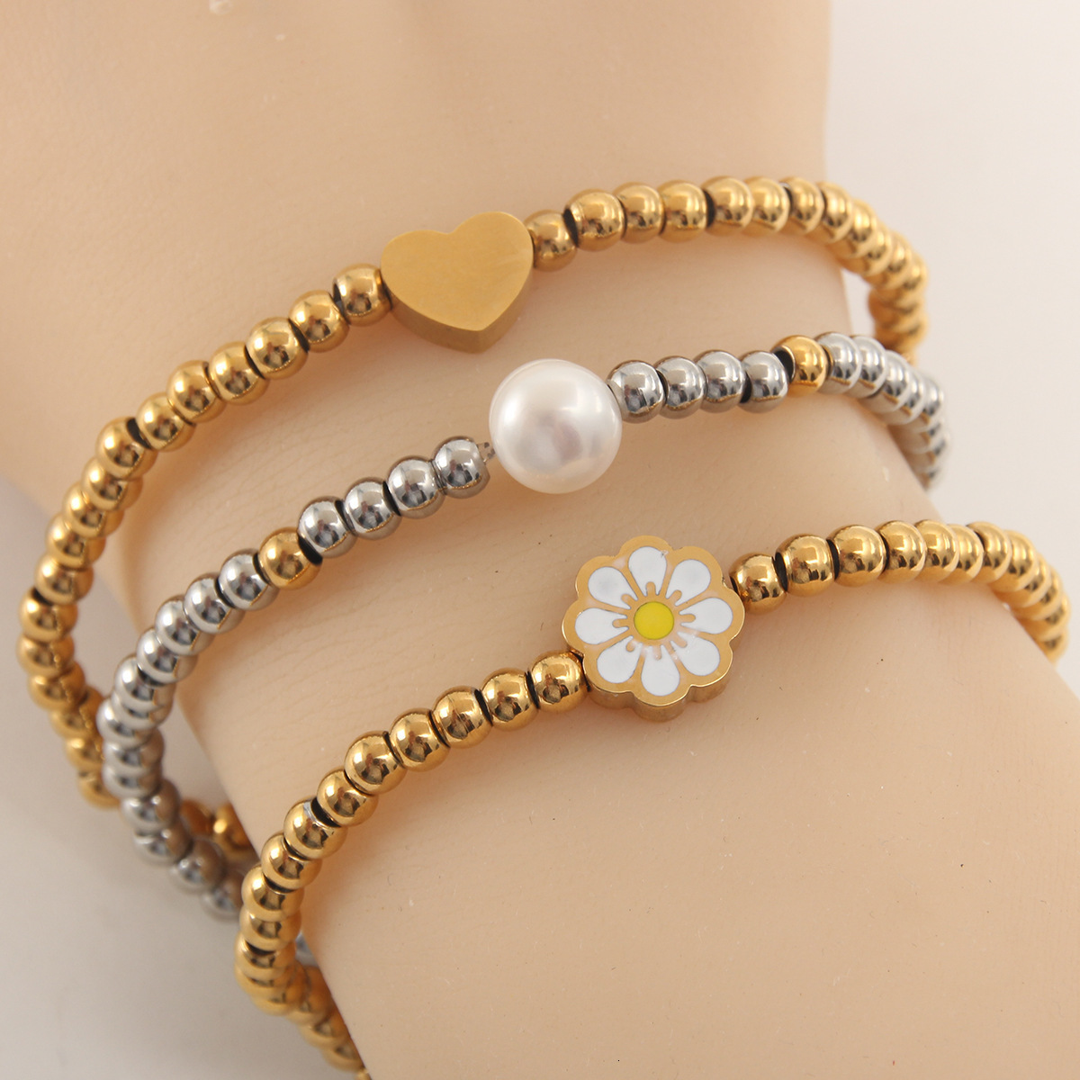 New Fashion Gold and Silver FlowerShaped HeartShaped Pearl Beaded Bracelet Versatile Womens Jewelry 250626