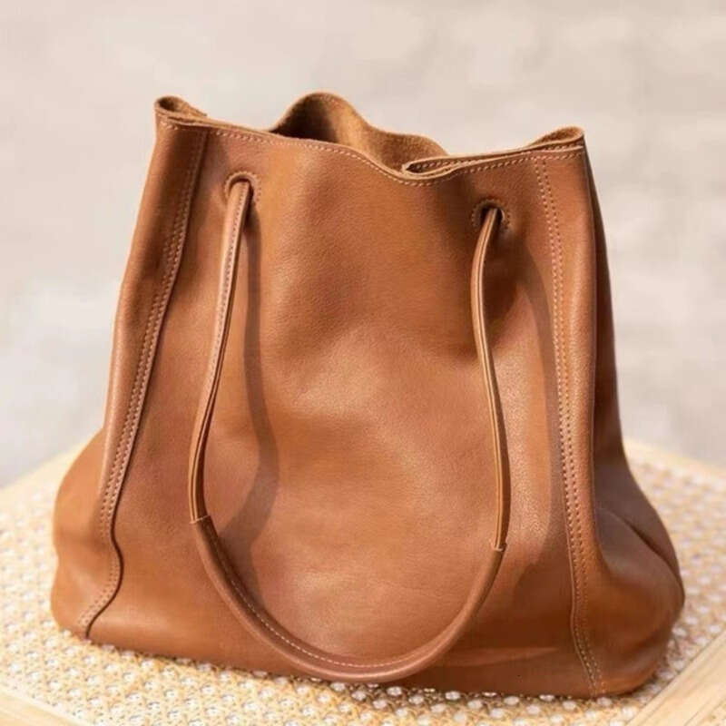 Stylish Genuine Leather Bucket Bag Capacity Retro Solid Color Shoulder Handbag With Zipper Closure, Perfect For Work And Outdoor Use 2025