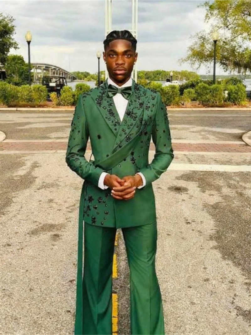 Luxuly Groom Wedding Tuxedos 2 Pieces Slim Fit Jacket Pants Peak Lapel Jewelry Ornament Formal Prom Men Suits Customized