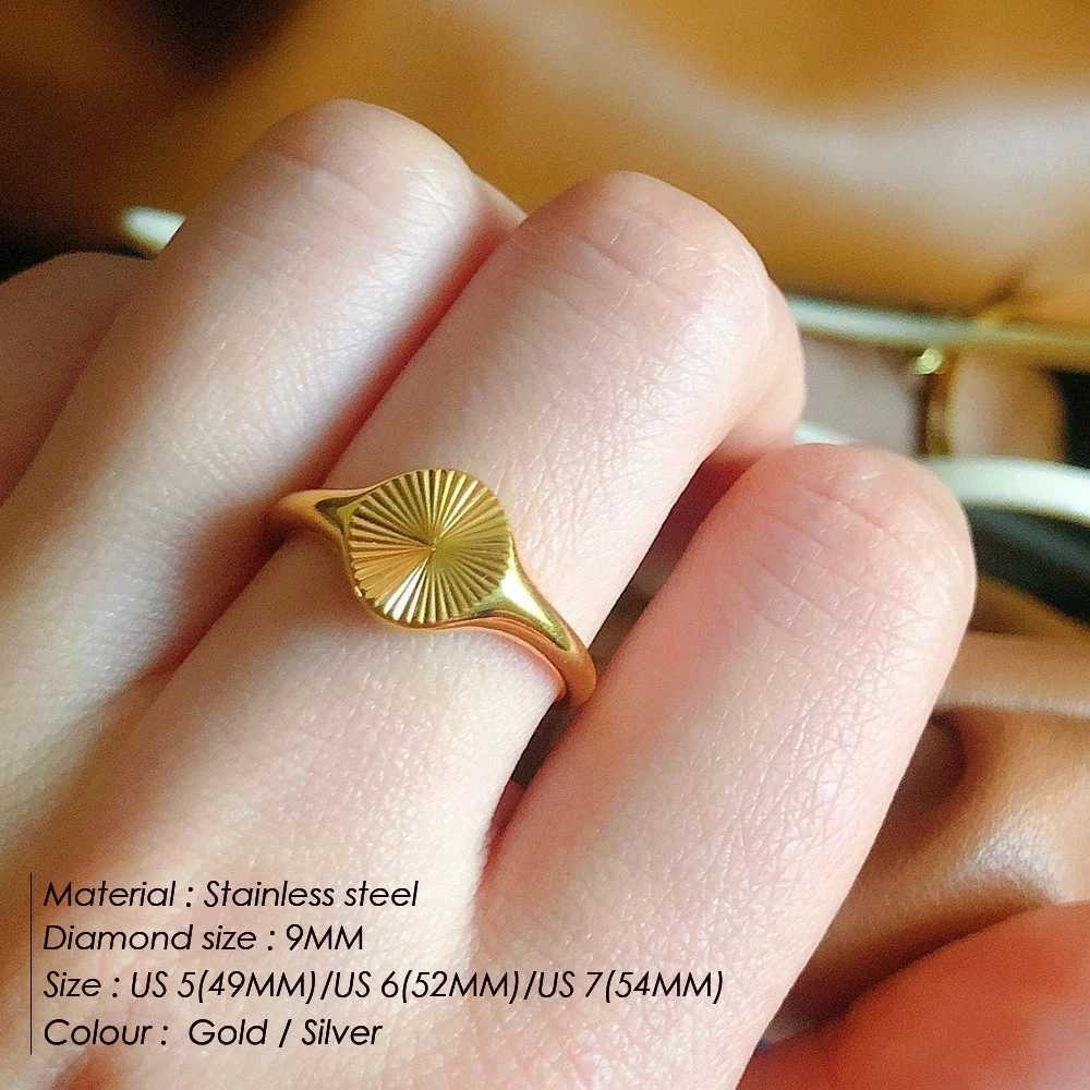 High Quality Wave Rings for Women Minimalist Dainty Rays Texture Circle Ring Stainless Steel Signet Chunky Dome Ring JewelryW251030