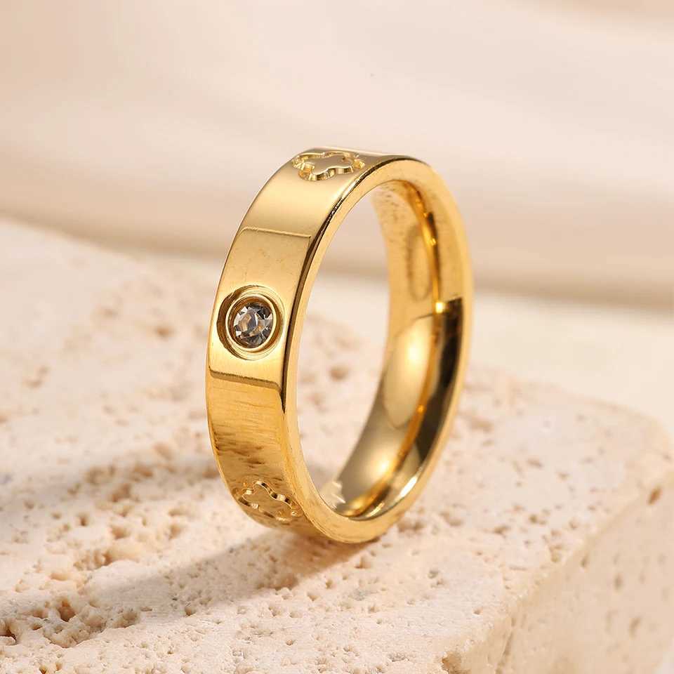 ZAKOL Classic Round Zircon Stainless Steel Ring for Women Fashion Sliver Gold Color Engagement Couple Ring Jewelry GiftW251030