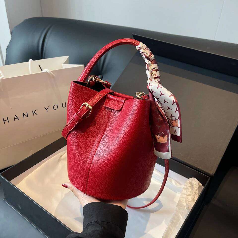 Hot Selling Simplicity High-End Women's Crossbody Pu Material Versatile Bucket Bag Fashion Handbag Commuting