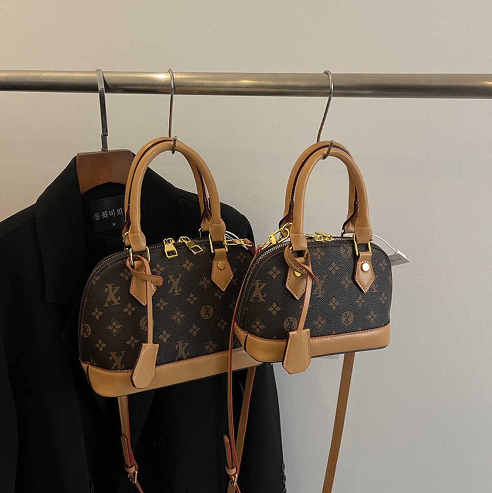 Fashionable female bag spring new fashion shoulder bag temperament all kinds of crossbody bag shell package tide 2025 ptz