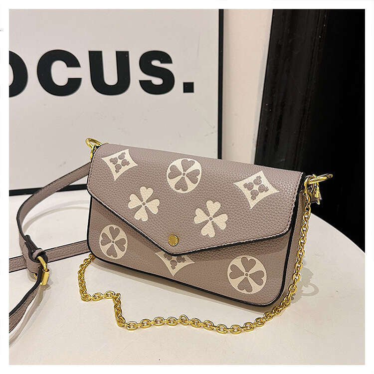 Designer bag 2025 Chain for Women High-end Small Fashion Envelope Single Shoulder Underarm Three-in-One Women's Bag