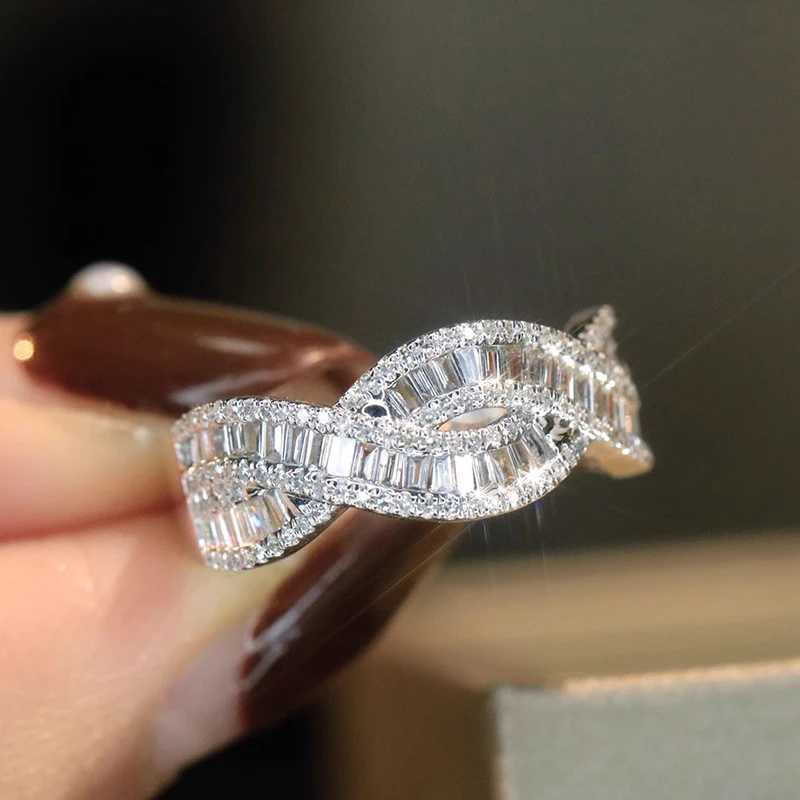 Huitan Twisty Design Women Rings Inlaid Bright Cubic Zirconia For Wedding Party Engagement Delicate Elegant Accessories JewelryW251030