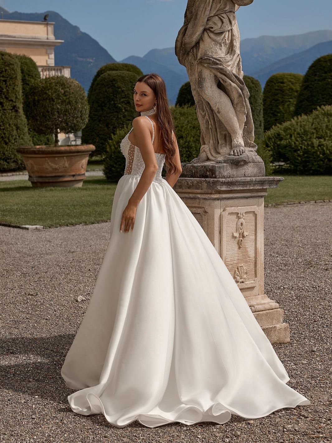 Elegant A Line Women Wedding Dress Spaghetti Straps Sleeveless Bridal Gowns Sequins Pearls Beaded Sweep Train Dress Custom Made vestidos de novia