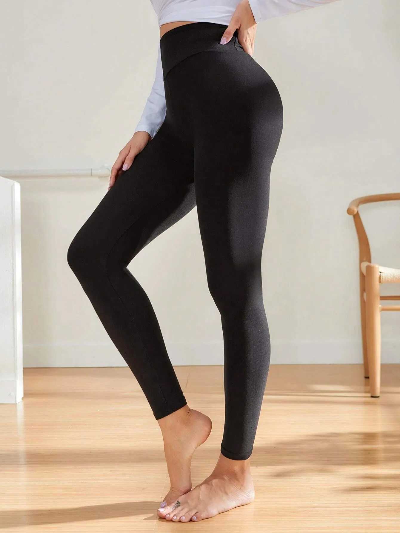 Solid Color Sporty Knitted Elastic Leggings For Women J251030