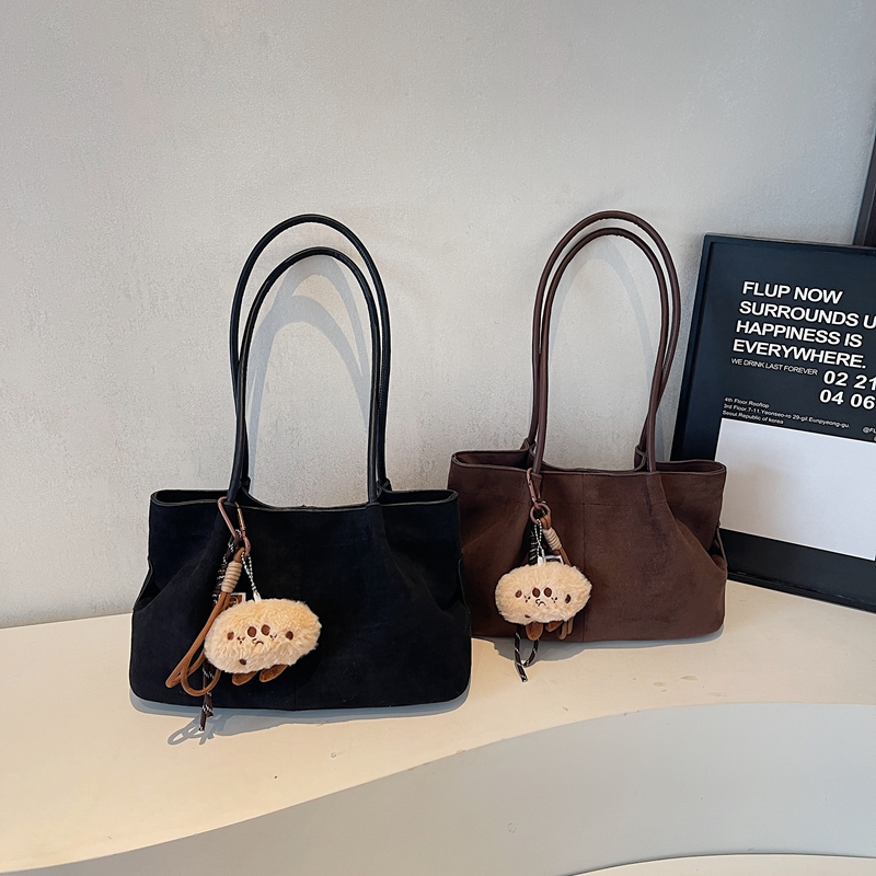 Autumn women's fashionable large capacity synthetic leather handbag, casual simple classic work shoulder bag, popular college student fashion cro