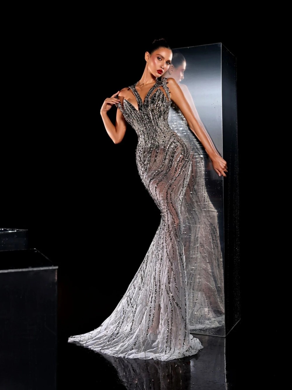 Elegant Beaded Lace Evening Dresses Illusion Sleeveless Sequins Mermaid Prom Dress Customized Floor Length Party Gown