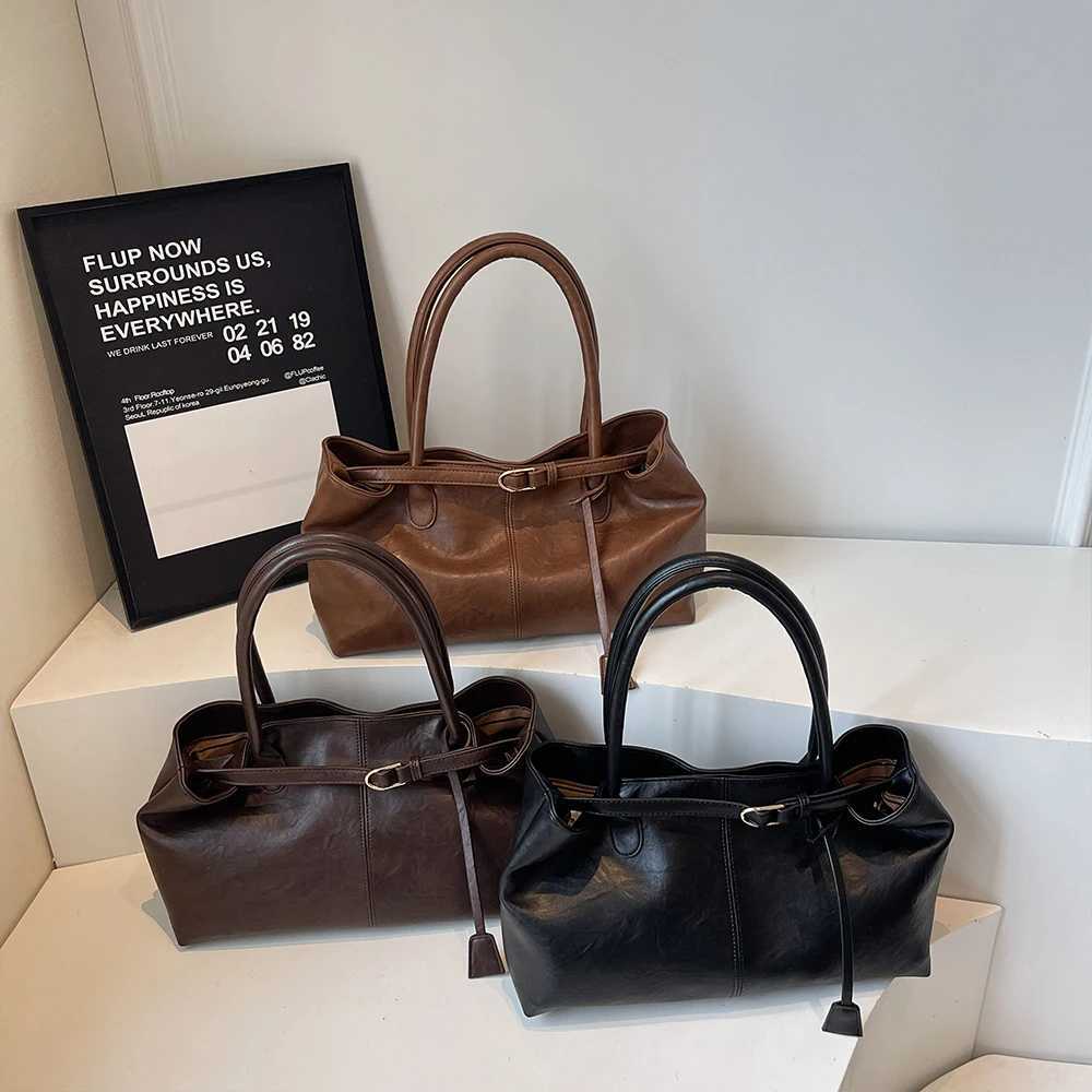 Designer bag Ladies LargeCapacity New Autumn and Winter Niche Design Single Shoder Underarm Bag Casual Work Cmute Bag Y251029