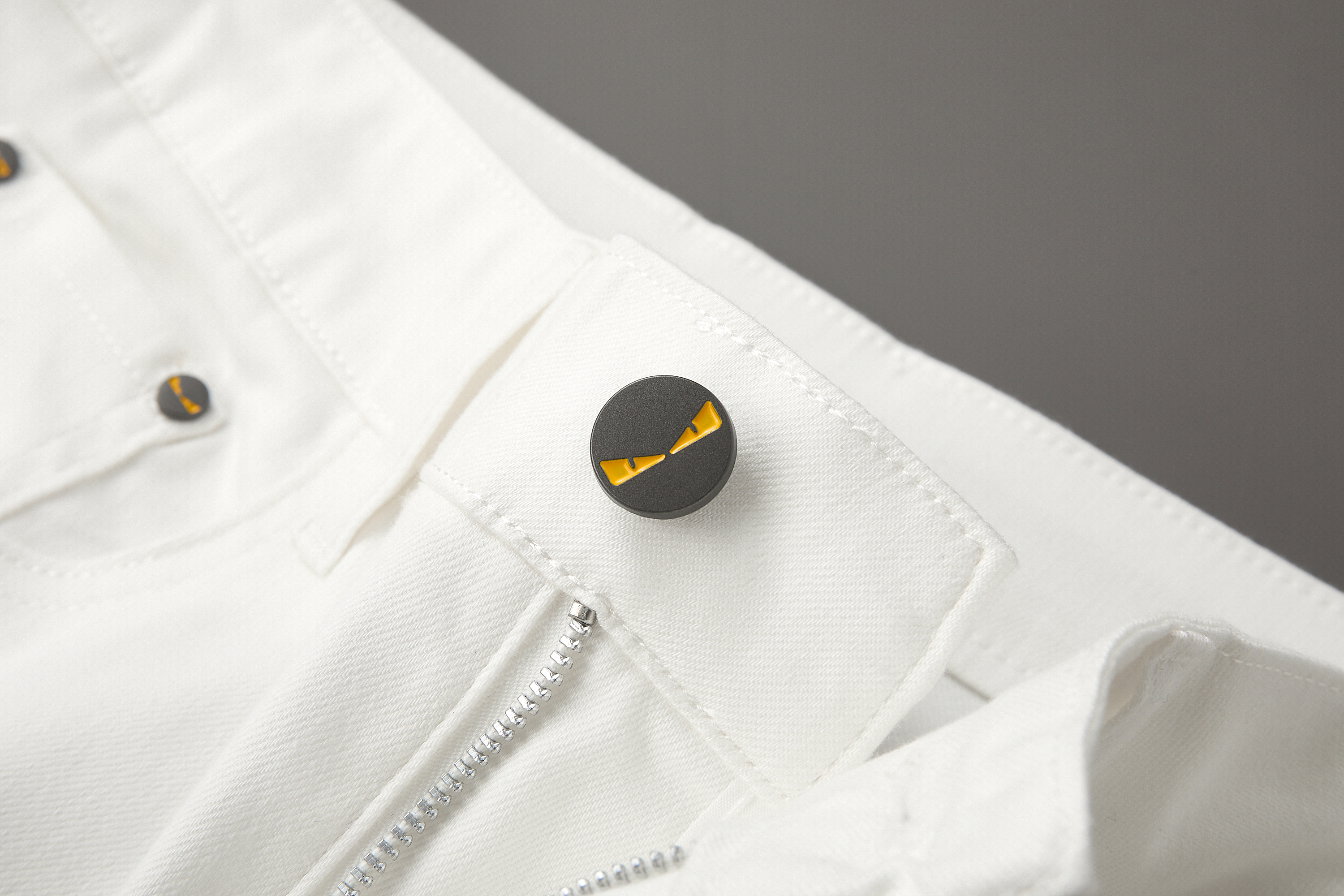 Men's Trendy Slim-Fit Straight-Leg Jeans in White and Black 510