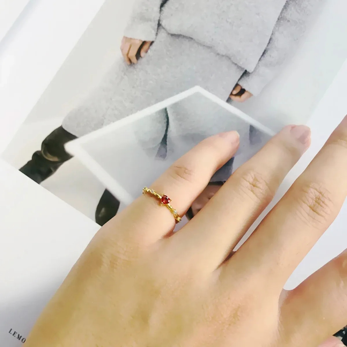 Fashion Contracted Red Heart Cubic Zirconia Rings Gold Color Wedding Rings for Women Exquisite Gift Jewelry 251023