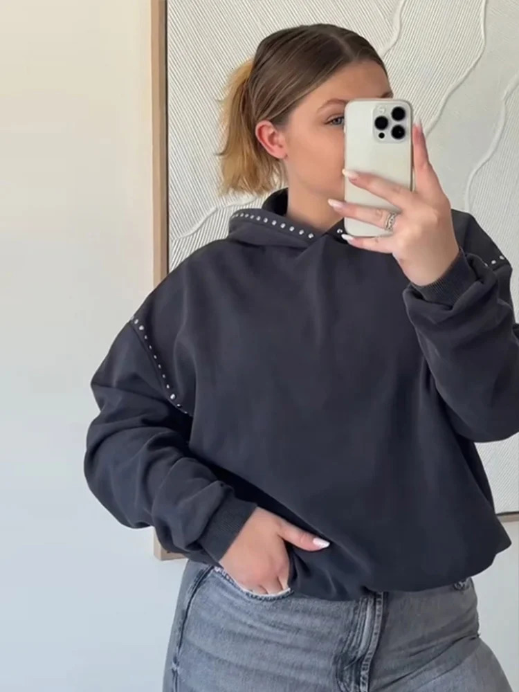 Womens Oversized Hoodie Top with Rivet Casual Long Sleeve Hooded Sweatshirt 2025 Autumn Female High Street Pullover Outfit 251030